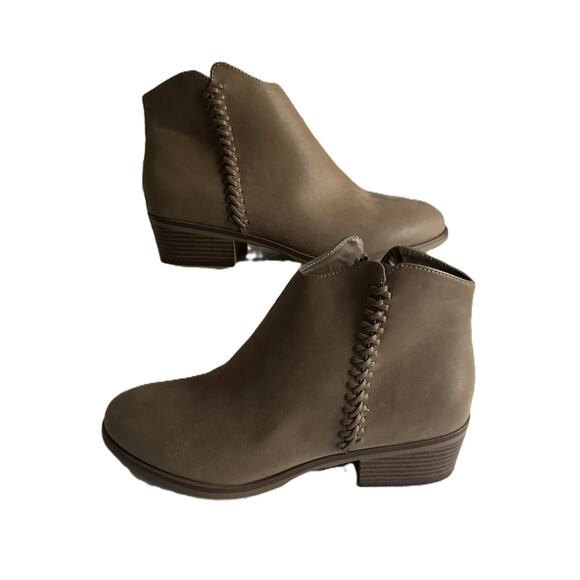 MIA NEW Jaice Side Zip Braid Detail Round Toe Ankle Bootie Taupe Size 9.5 - Picture 3 of 10